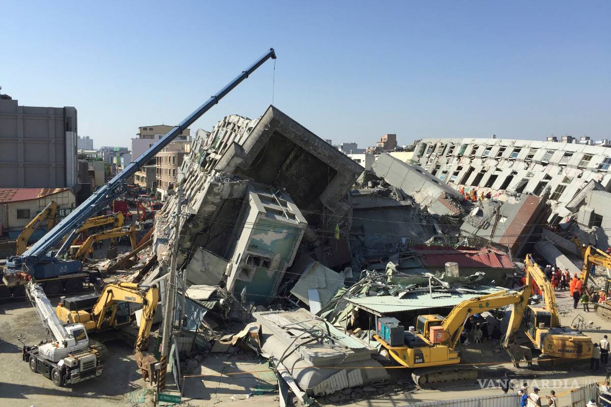 Podrían ser 100 muertos por sismo en Taiwán