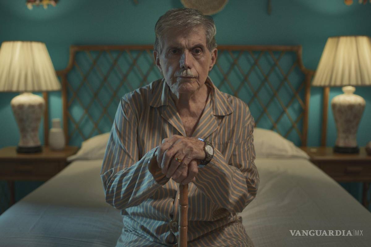 Héctor Bonilla, Angélica María, Benny Ibarra y Jacky Bracamontes celebran “Una Navidad no tan padre”