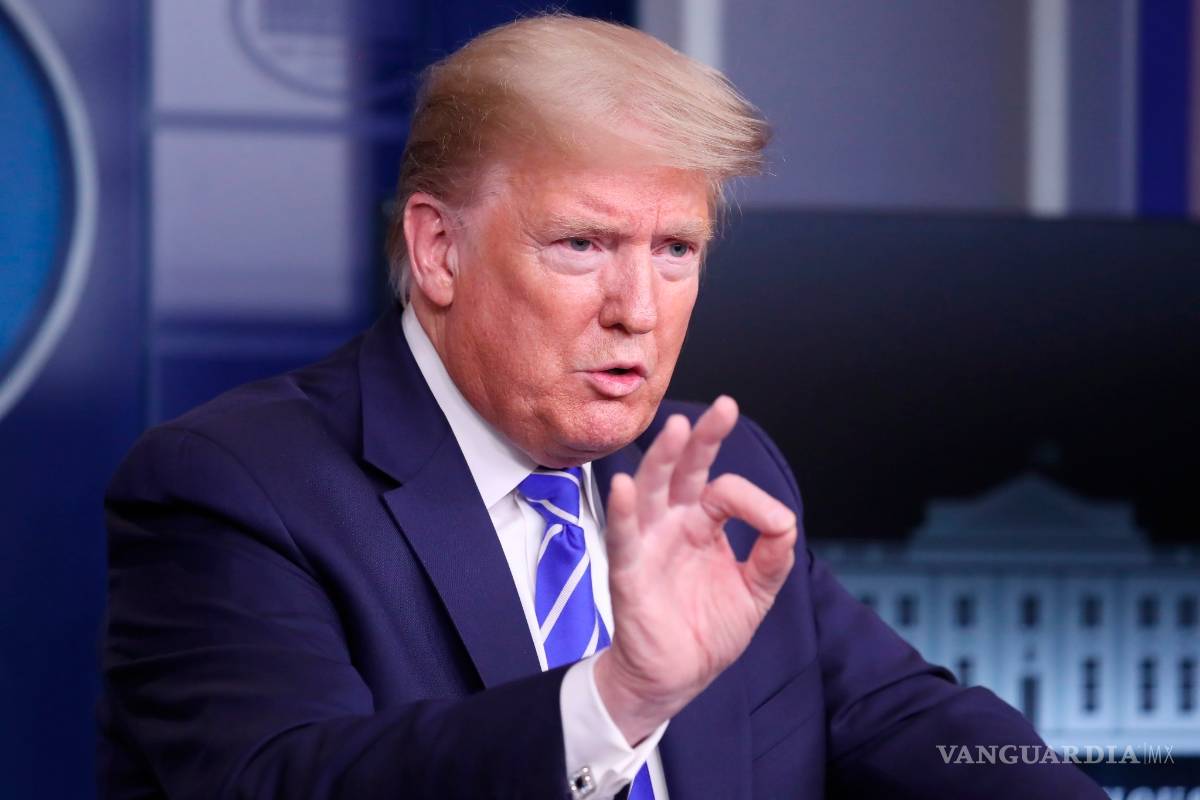 Trump sugiere inyectar desinfectante en humanos para tratar COVID-19