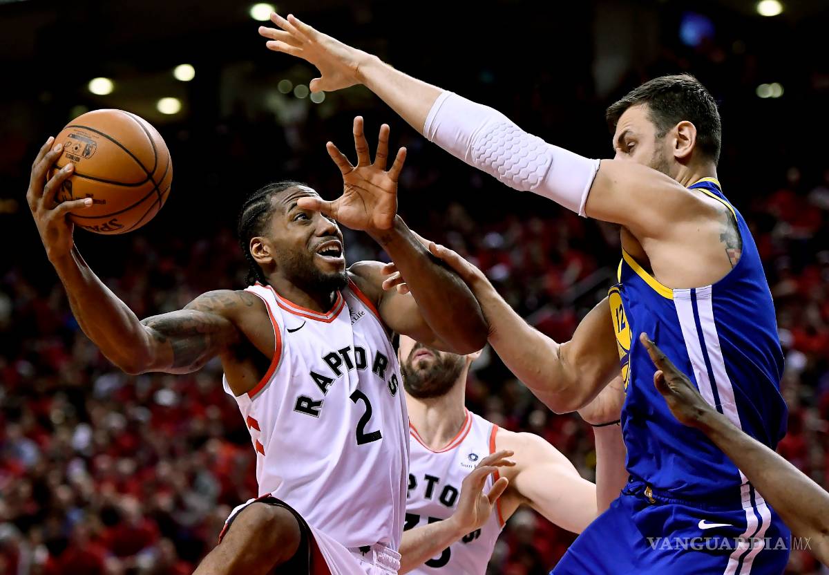 $!En un frenético cierre, Warriors gana a los Raptors y se llevan el segundo de la serie