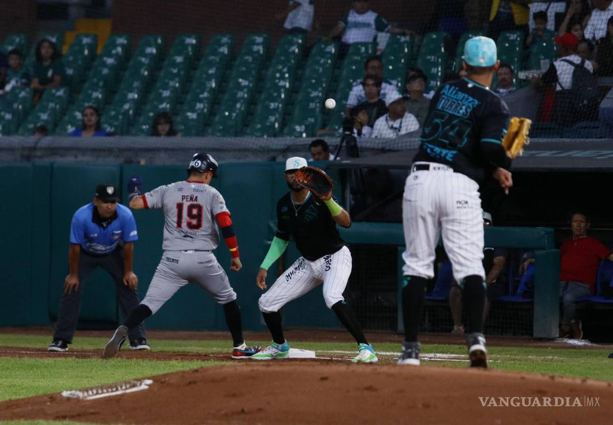$!Saraperos logró una impresionante remontada en la novena entrada.