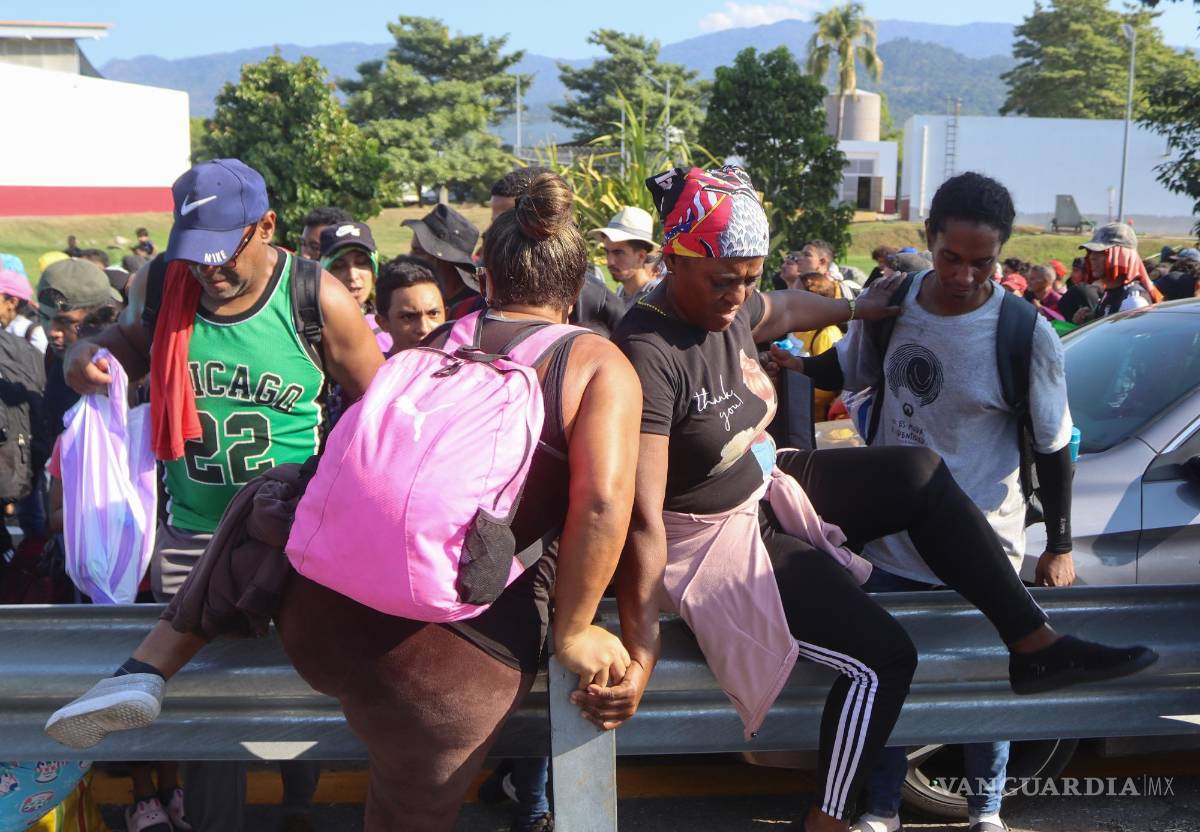 $!La caravana avanza en la víspera de la visita de una delegación estadounidense liderada por el secretario de Estado, Antony Blinken | Foto: EFE