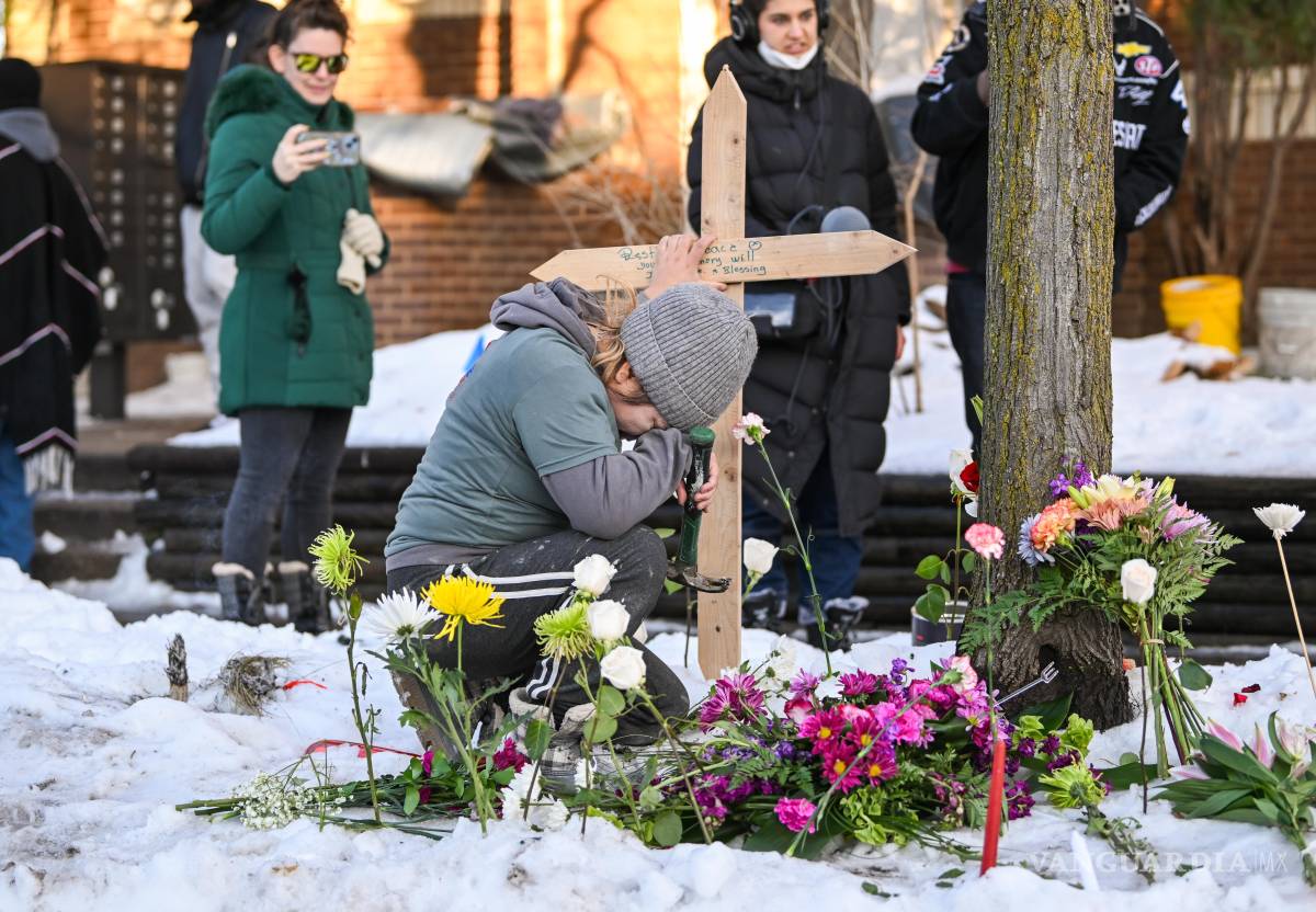 $!Miles de personas se reunieron este miércoles en la avenida donde la ciudadana estadounidense, Renee Nicole Good, falleció en Mineápolis.