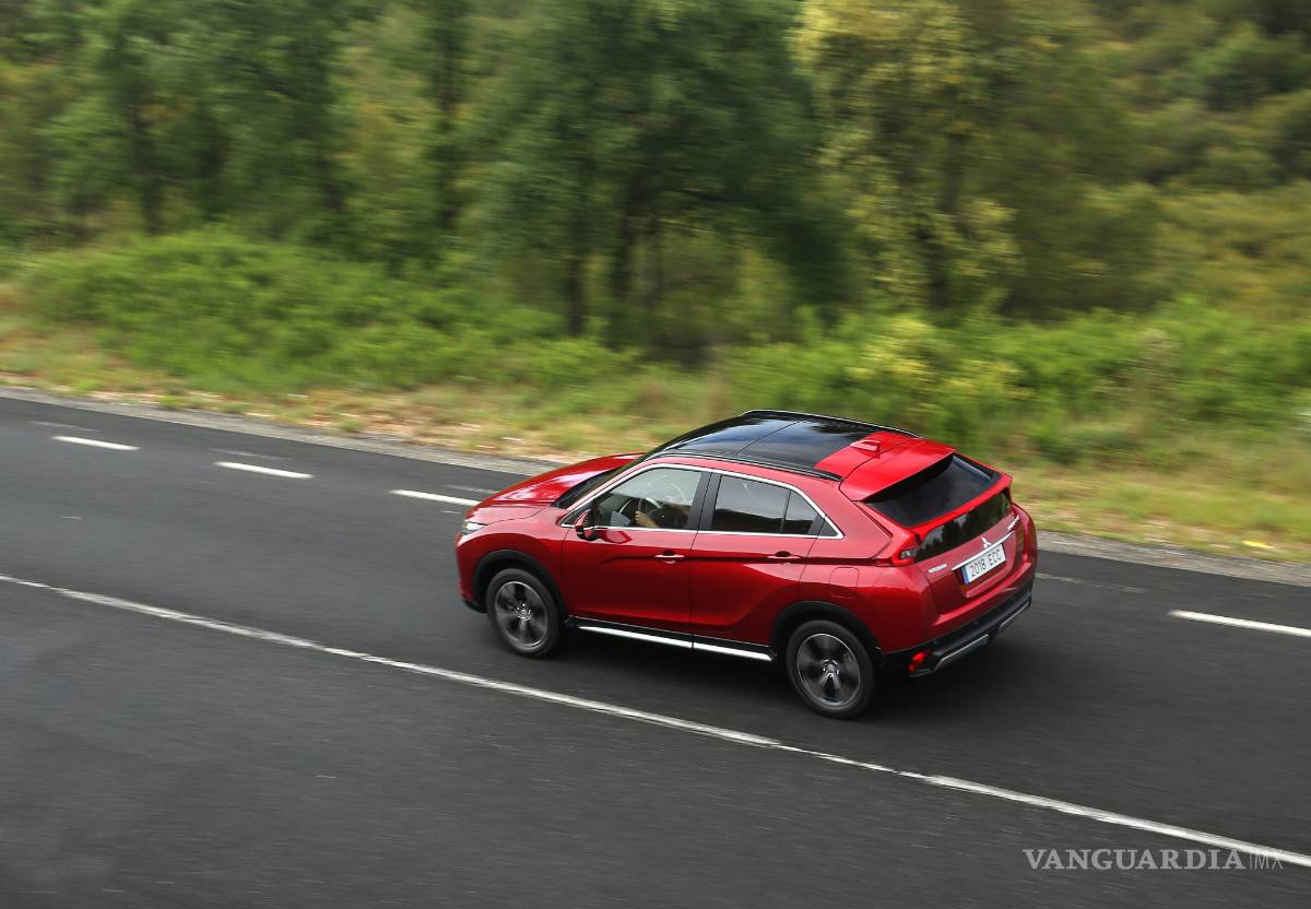 $!Mitsubishi Eclipse Cross Kaiteki AT 4WD: No le falta de nada