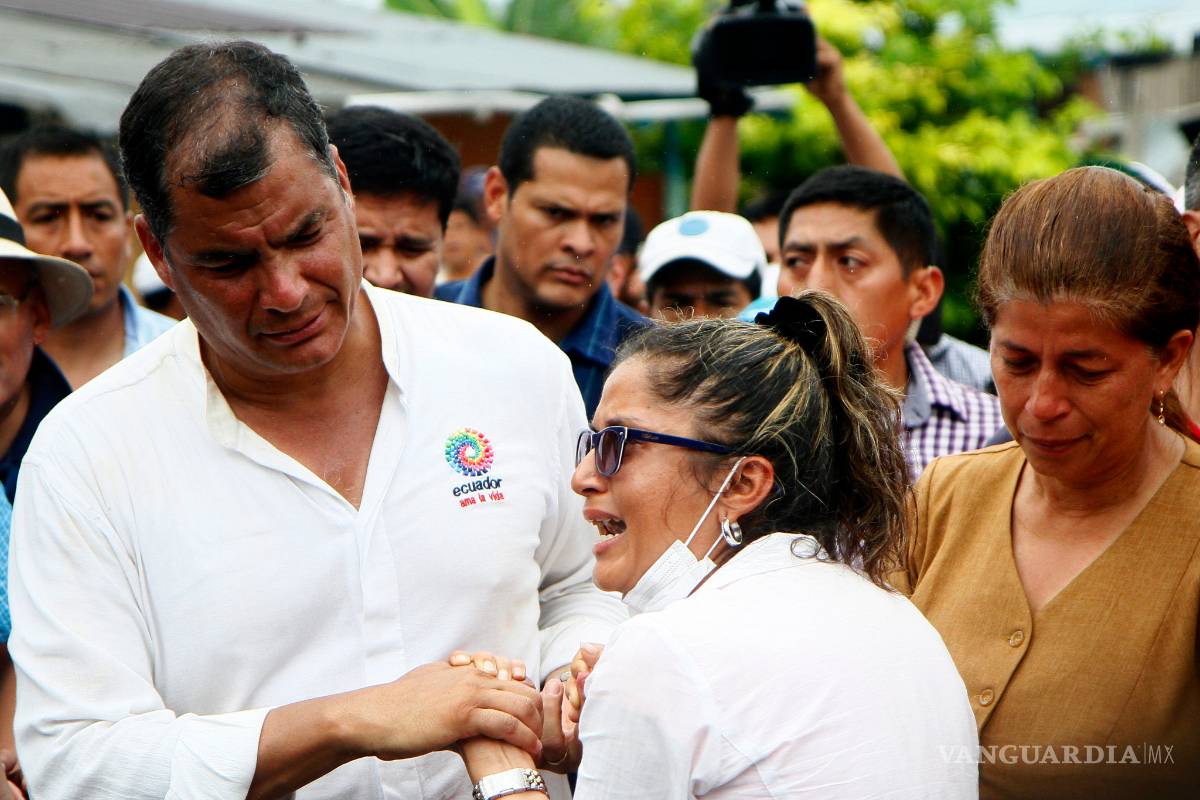 A una semana, guardan tres minutos de silencio por terremoto en Ecuador