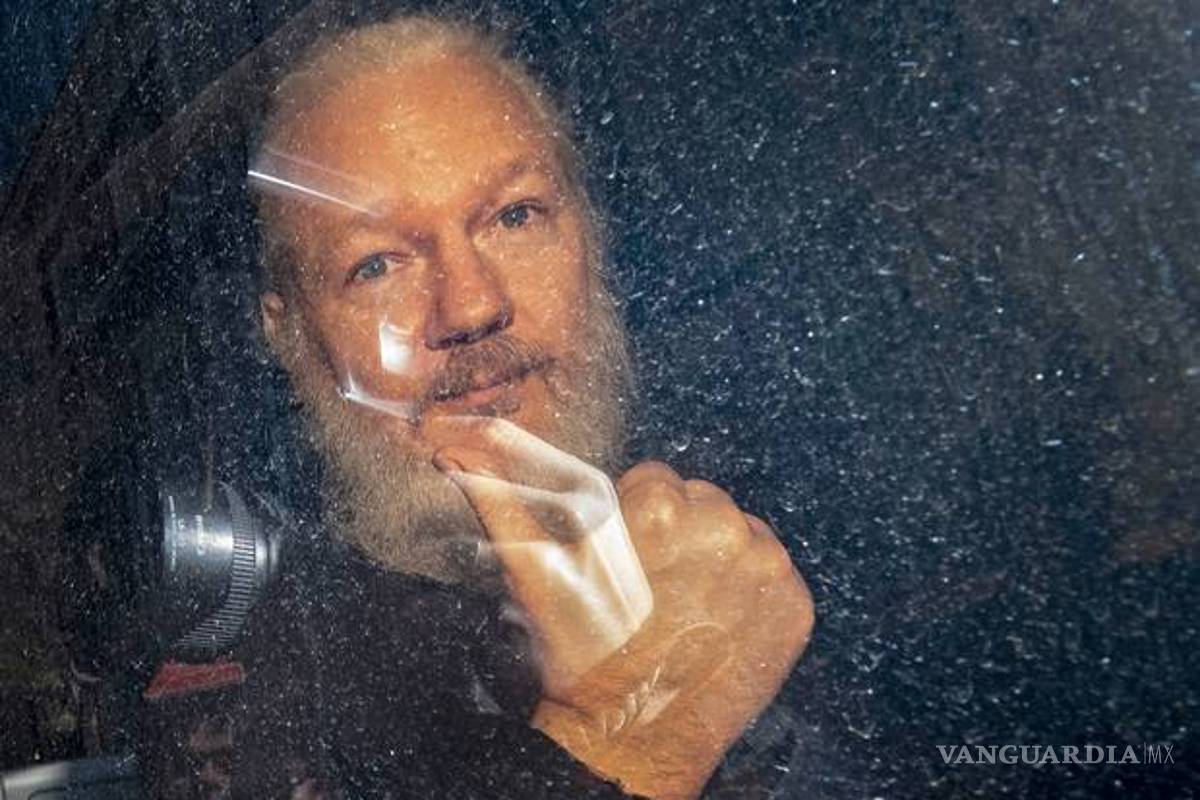 Julian Assange continuará en prisión hasta juicio de extradición