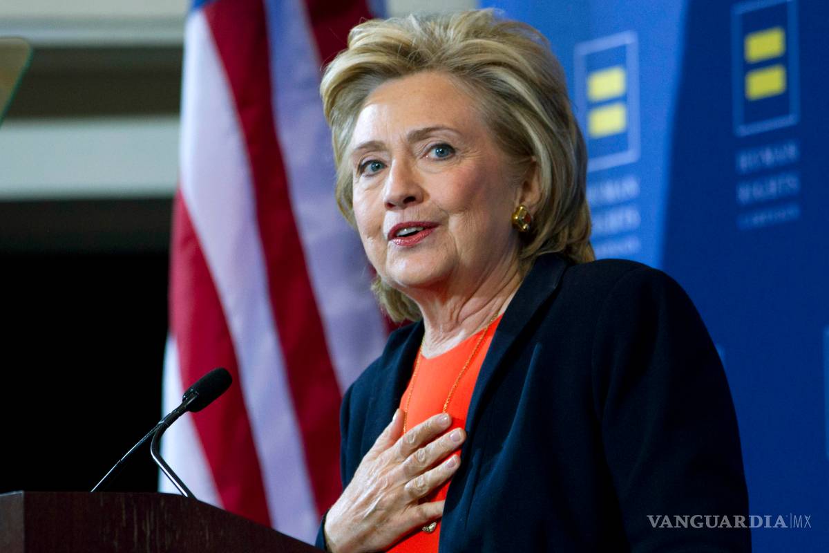 Hillary Clinton se lanza por el voto latino