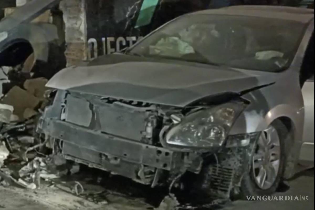 Saltillo: chocan contra barda en Periférico; tres jóvenes terminan lesionados