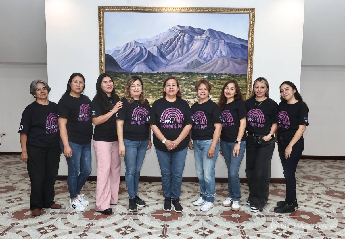 $!Maestras del Colegio San José acompañaron a las alumnas durante el ciclo de conferencias organizado con motivo del Día Internacional de la Mujer.