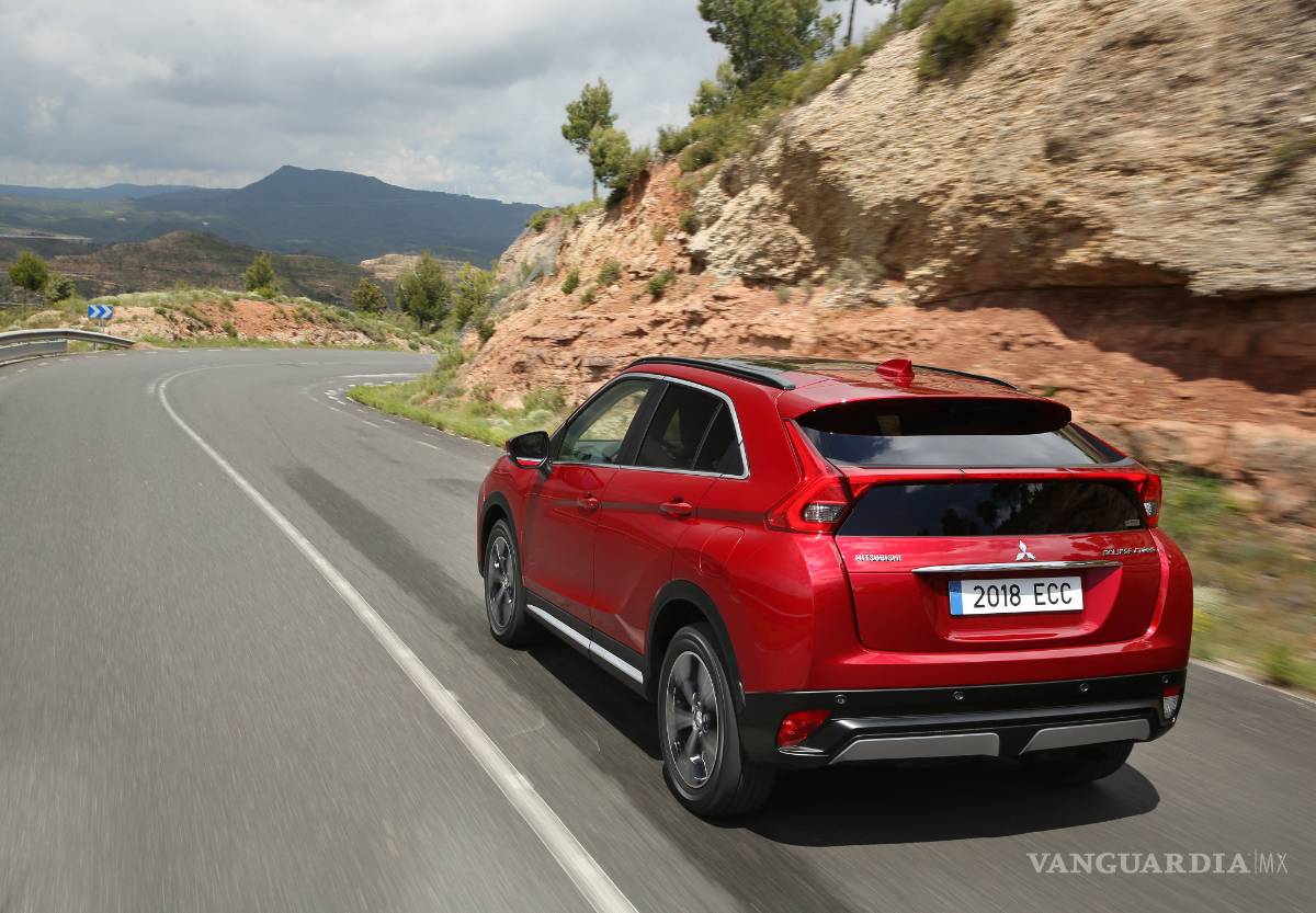 $!Mitsubishi Eclipse Cross Kaiteki AT 4WD: No le falta de nada