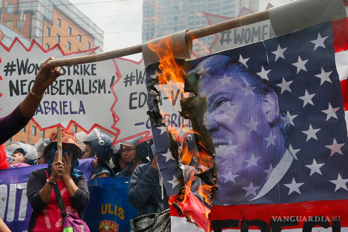 Mujeres marchan en EU por sus derechos y contra Trump