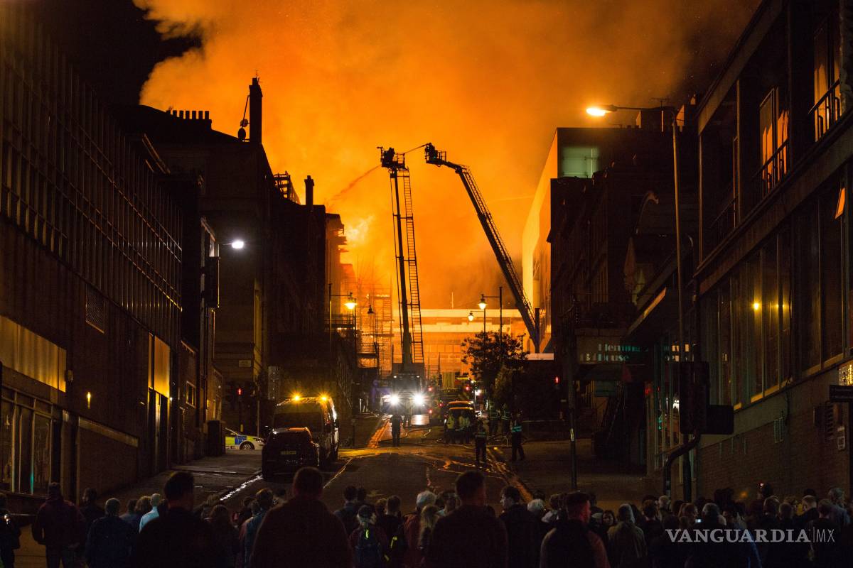 Arde Escuela de Arte en Escocia