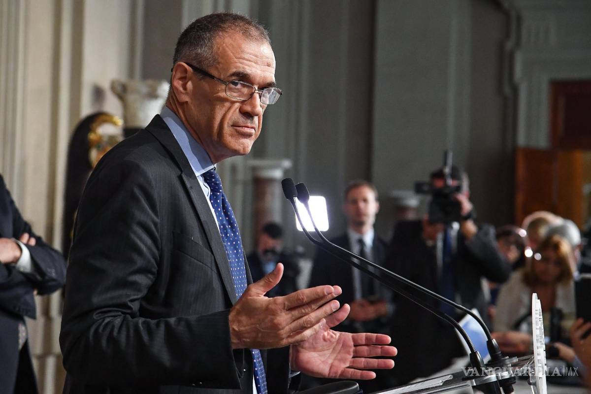 Encarga el presidente italiano formar Gobierno al economista Carlo Cottarelli
