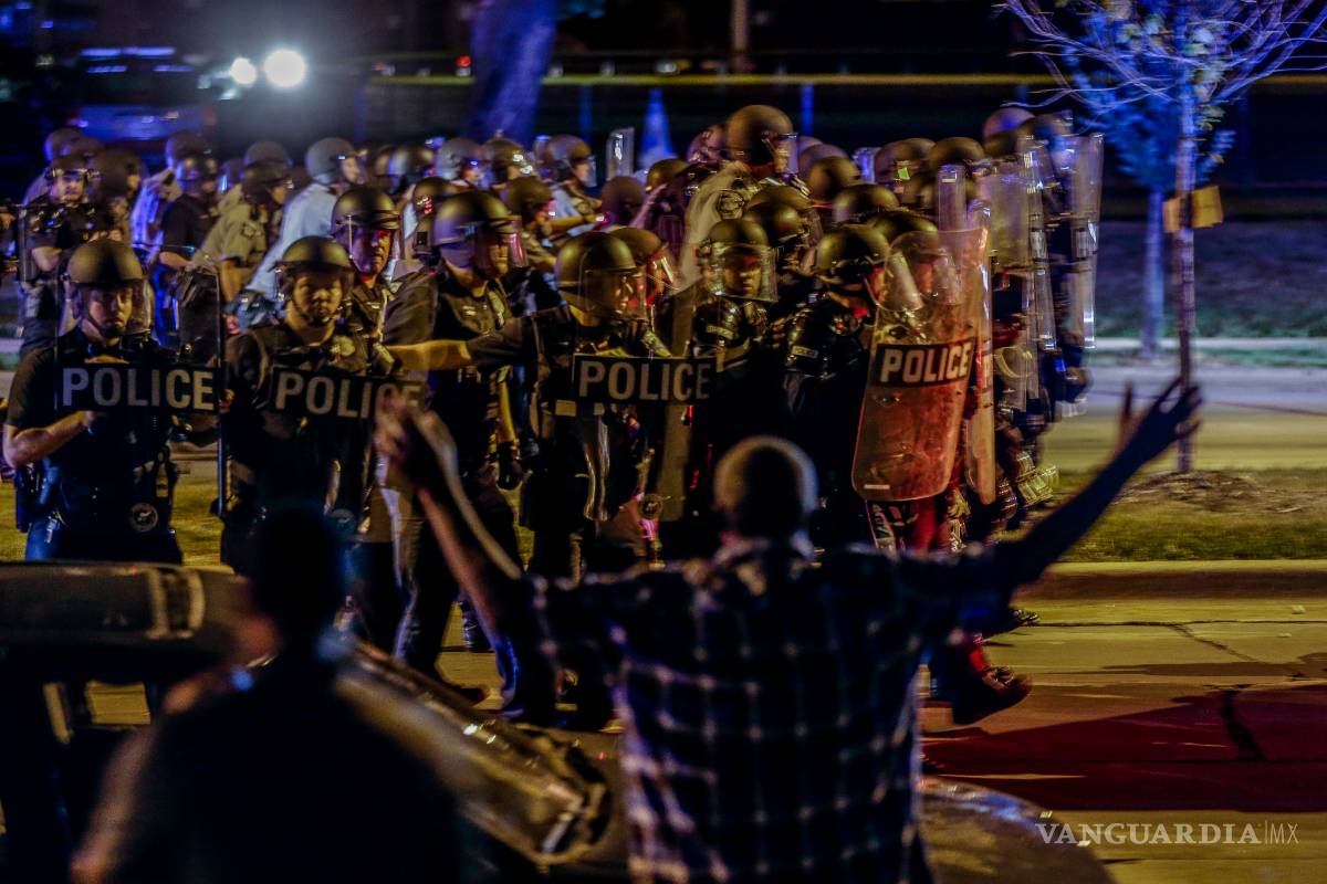 Segunda noche de protestas en Milwaukee por asesinato de afroamericano, causa 2 heridos