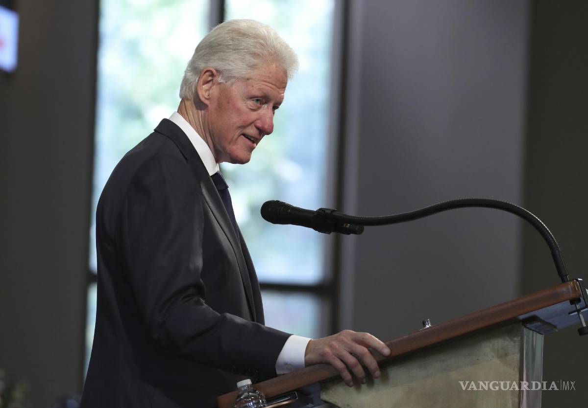 $!Bill Clinton en una imagen de 2020. El expresidente fue acusado de perjurio, fue sometido a un juicio en el Congreso (impeachment) del que salió indemne, aunque muy tocado.