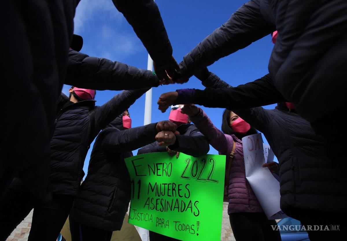 $!Grupos Feministas y colectivos LGBT+ exigen justicia para los feminicidios de Nohemí y Yulizsa.