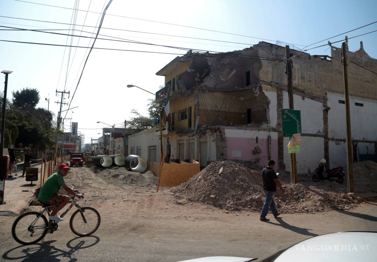 $!A 6 meses del sismo, damnificados siguen atrapados en la burocracia y viviendo en la calle