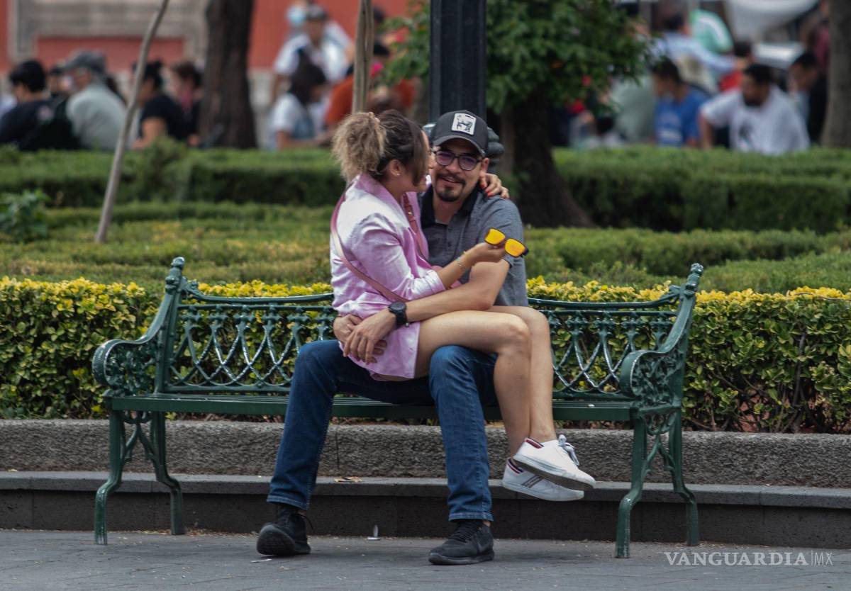 $!Cientos de capitalinos y extranjeros aprovechan el domingo para visitar el centro de Coyoacán y las actividades que ofrecen este fin de semana.