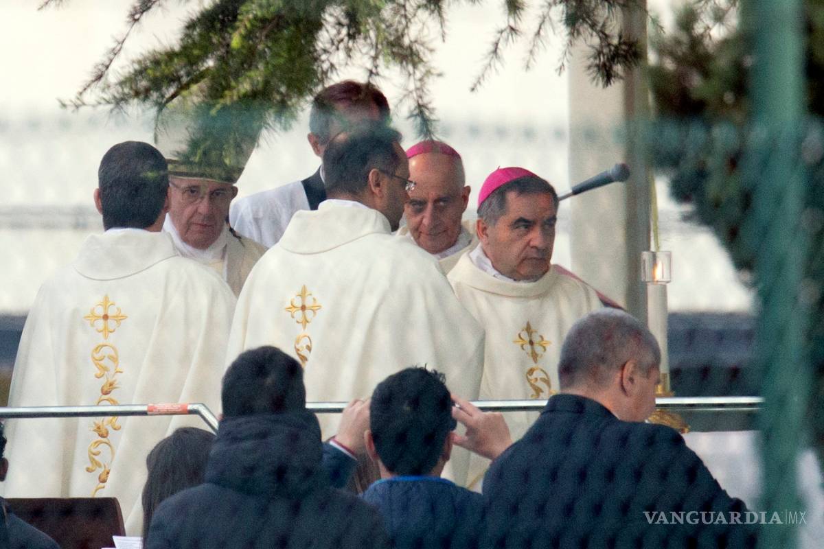 Papa lava pies de musulmanes, ortodoxos, hindúes, católicos
