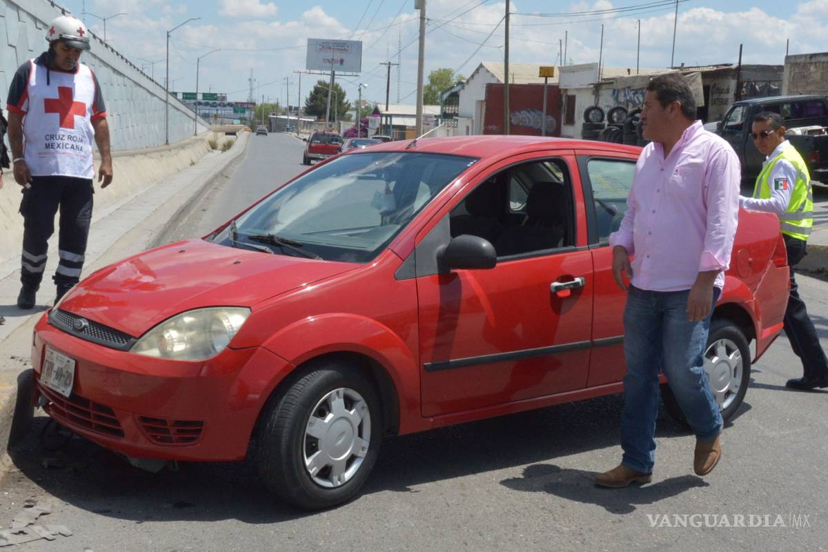 Le falla cálculo y provoca carambola en Periférico Luis Echeverría