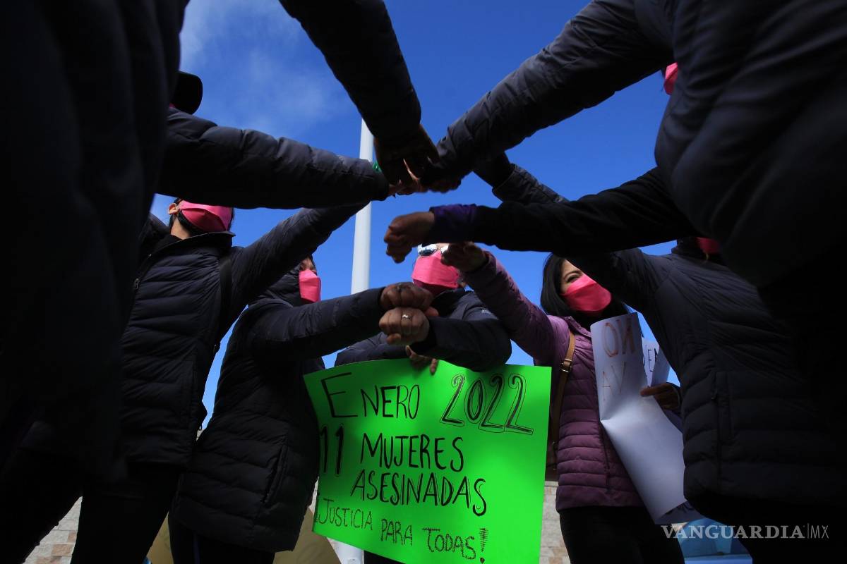 $!Grupos Feministas y colectivos LGBT+ exigen justicia para los feminicidios de Nohemí y Yulizsa.