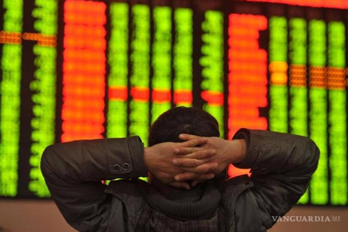 Cae la bolsa en China y suspende operaciones