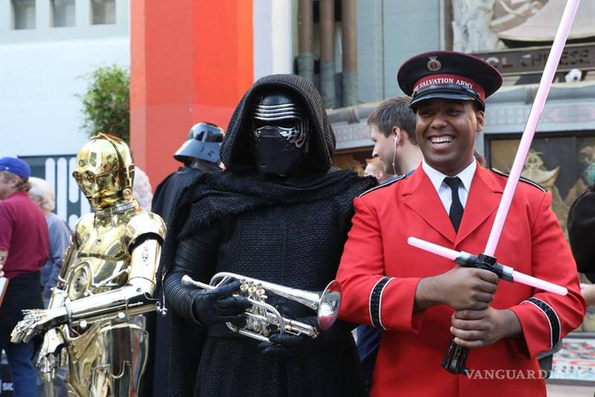 Policía interviene en un estreno de &quot;Star Wars&quot; en EU con fallos técnicos