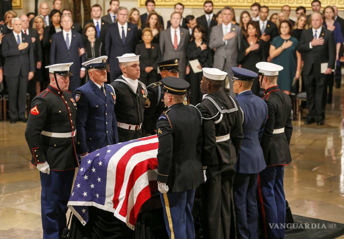 $!El Capitolio de EU abraza los restos del expresidente de EU George H. W. Bush (Fotogalería)