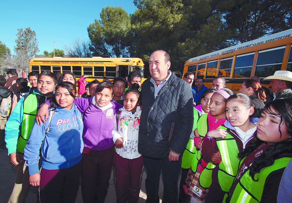Secundaria rural de Saltillo ya cuenta con transporte escolar