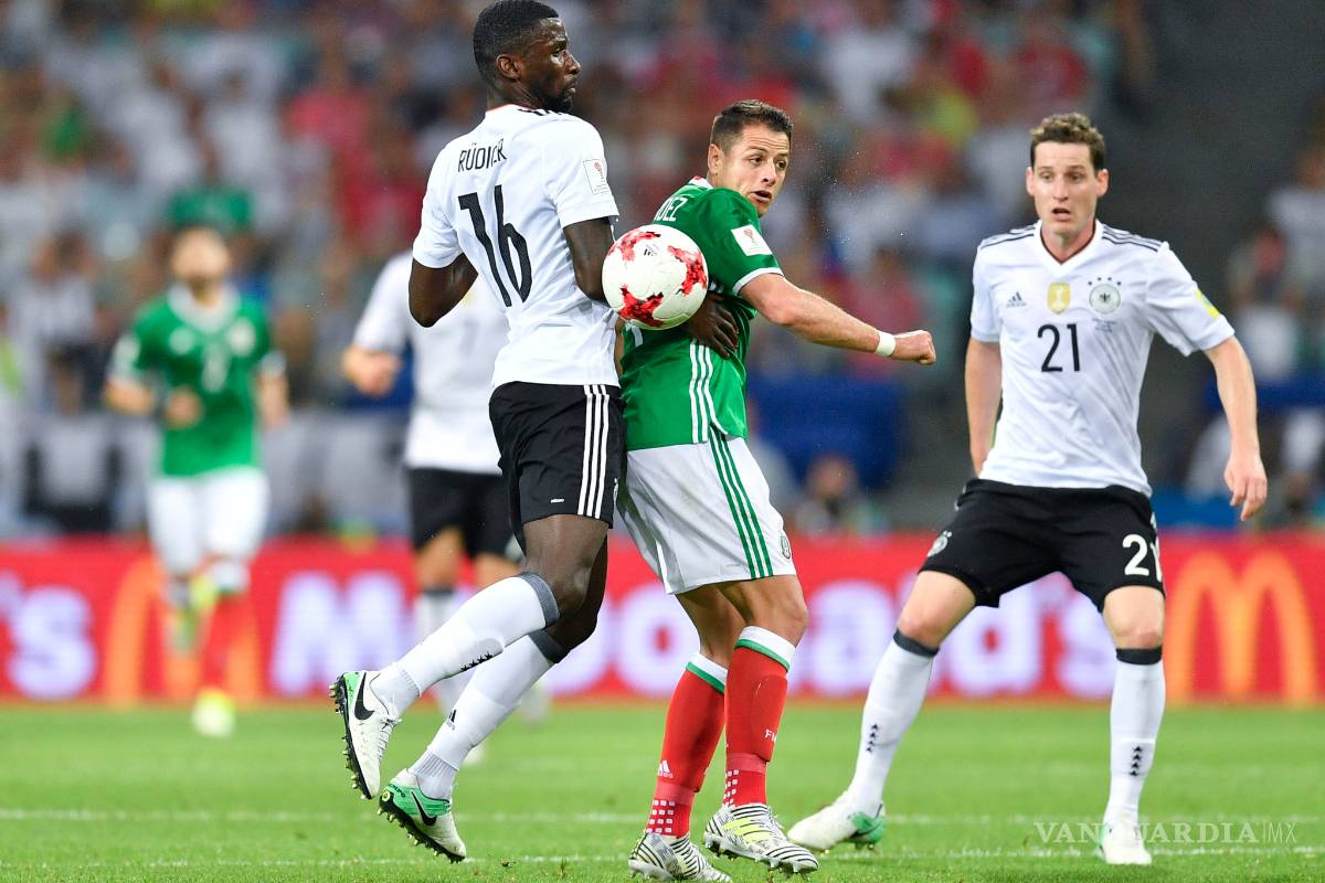 'Chicharito' envuelto en polémica por supuesto comentario racista