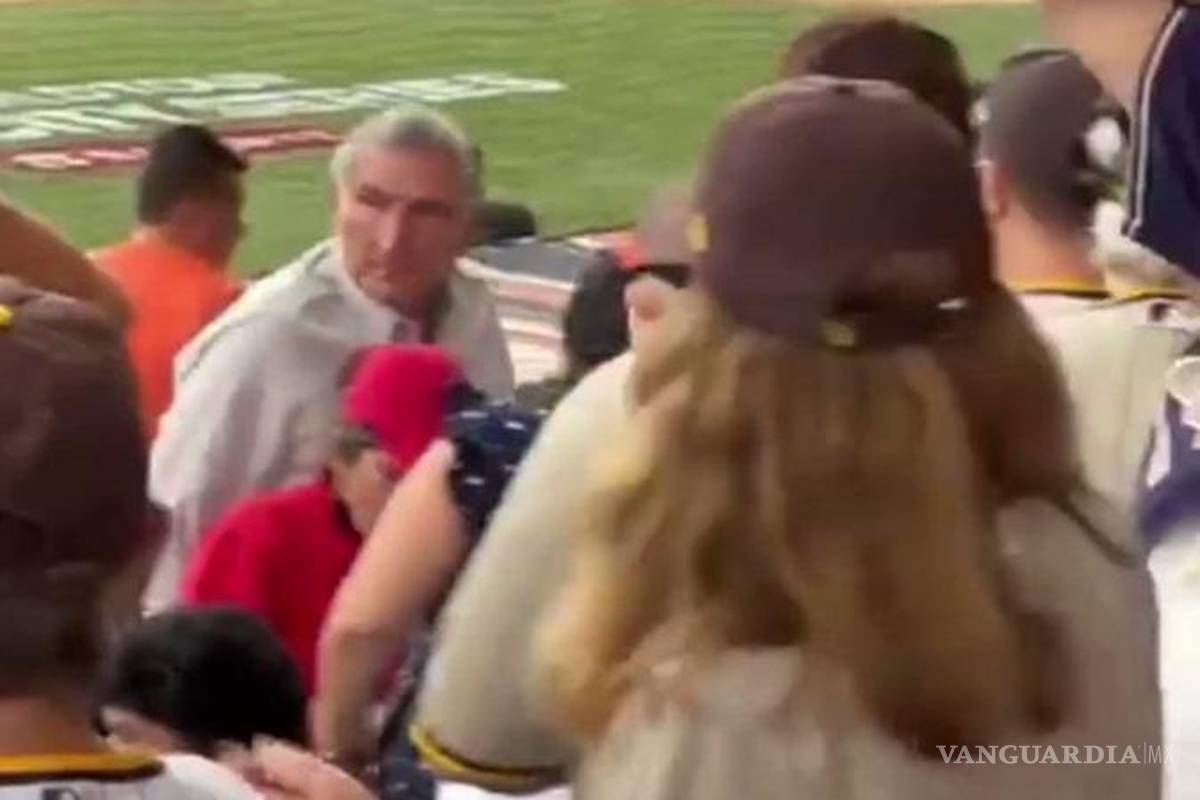 Abuchean a Adán Augusto en estadio de beisbol, ¡fuera!, le gritan al secretario (video)