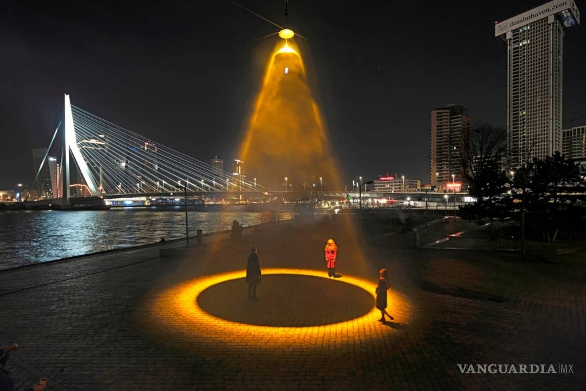 Urban Sun, emite una luz ultravioleta que elimina el COVID-19 en los espacios públicos