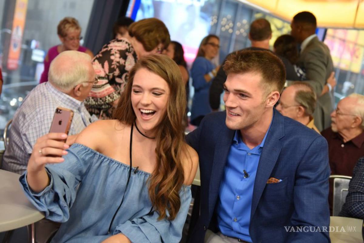 Se conocen en Tinder y después de 3 años se encuentran por primera vez... ¡En persona!