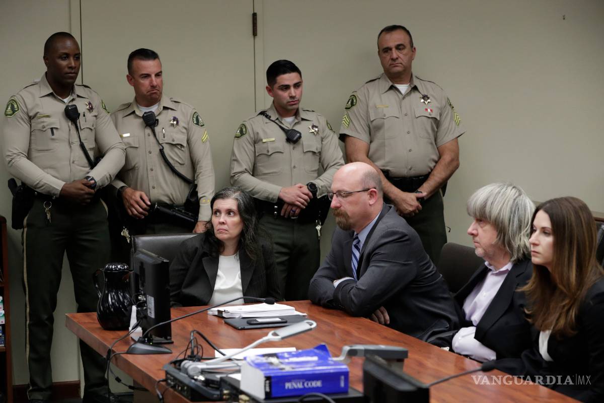 Pareja que encerró a sus hijos enfrenta una pena de 94 años