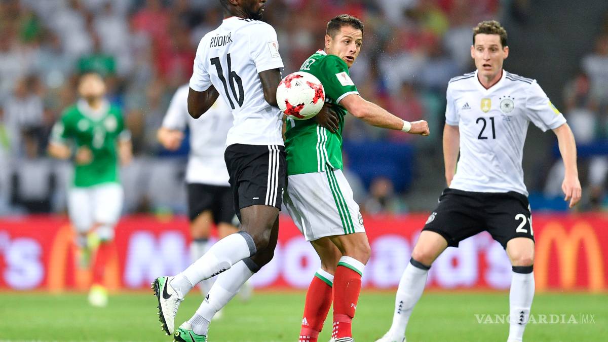 'Chicharito' envuelto en polémica por supuesto comentario racista