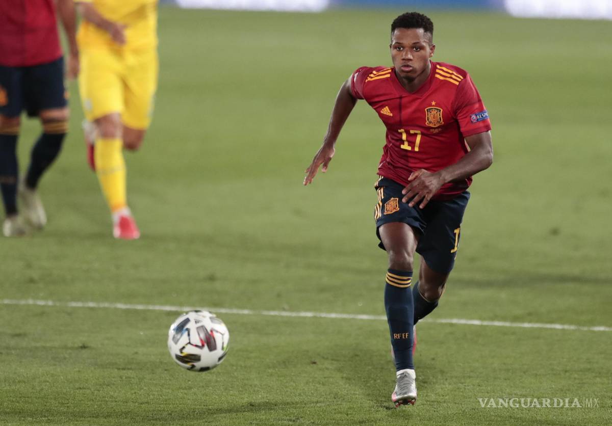$!Ansu Fati, de la selección de España, controla el balón durante un partido de la Liga de Naciones de la UEFA ante la selección de Ucrania.
