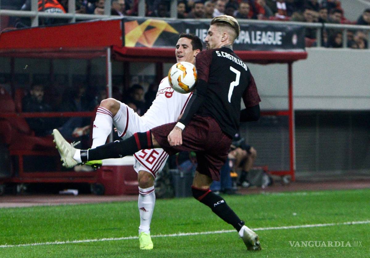 $!'Il Diavolo' se quema en el 'Infierno Griego': el AC Milan no sale de su crisis y es eliminado por el Olympiacos en la Europa League