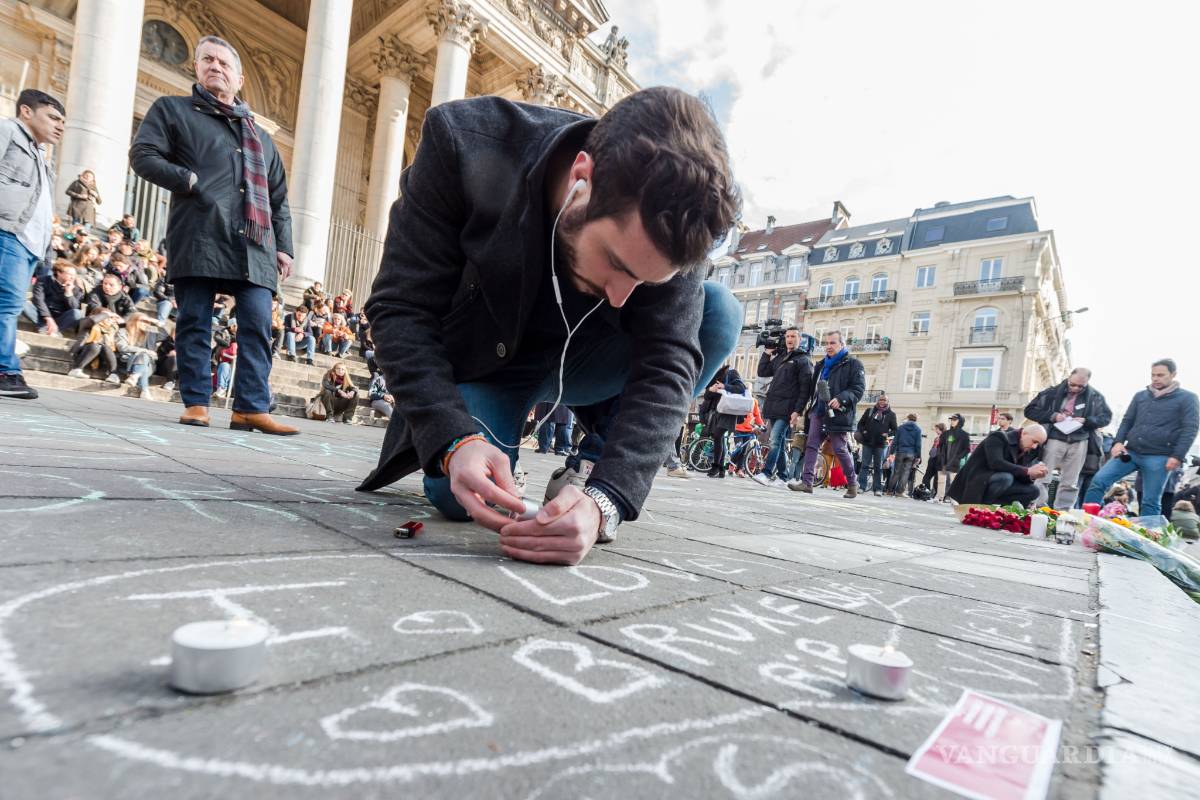 Dejan mensajes de apoyo en calles de Bruselas