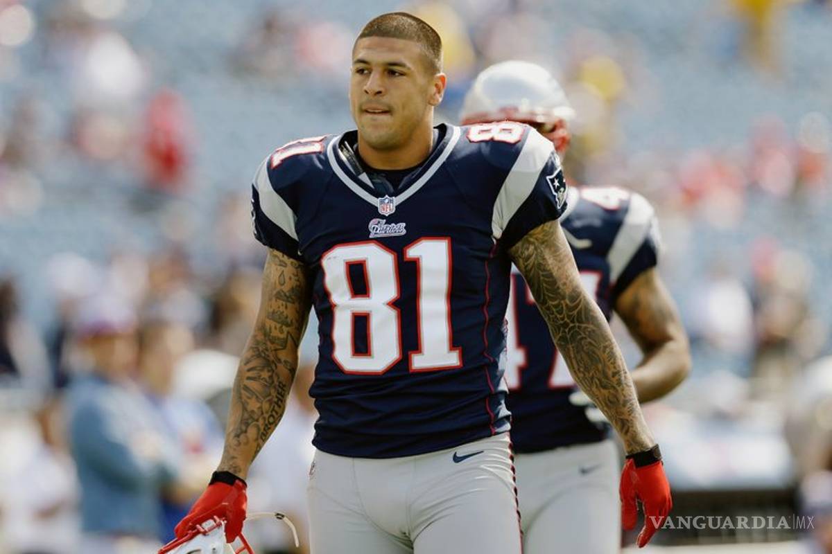 Aaron Hernández exjugador de la NFL le torturaba 'secreto' gay (video)