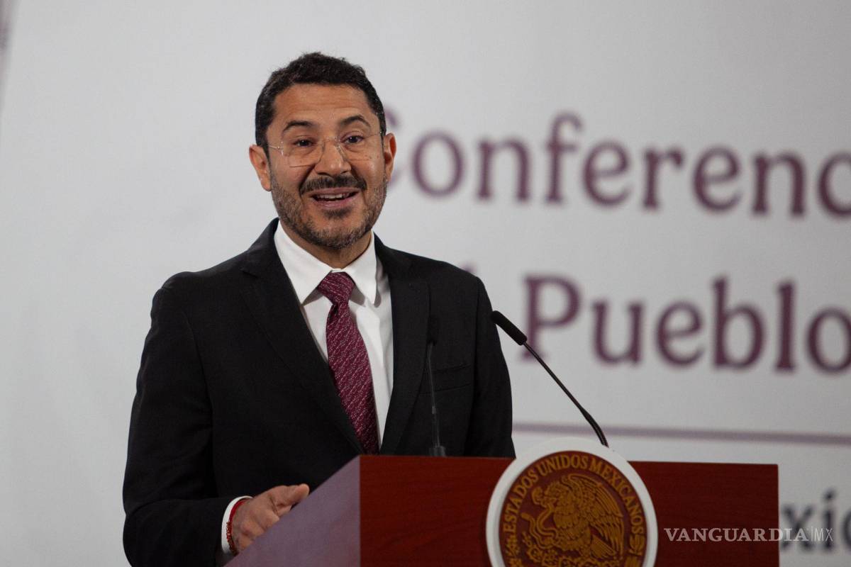 $!Martí Batres Guadarrama, director general del Instituto de Seguridad y Servicios Sociales de los Trabajadores del Estado (ISSSTE) durante conferencia de prensa.