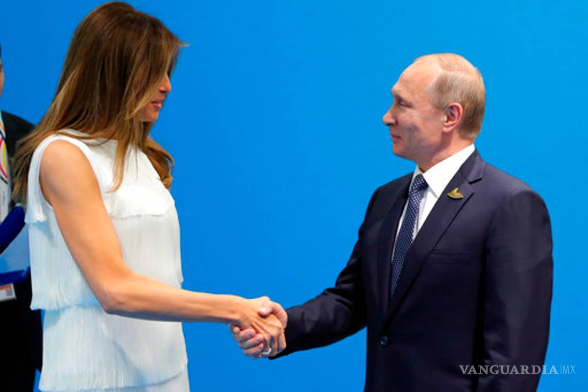 ¡Vamos Putin, besa a Melania!, dice Frank Underwood