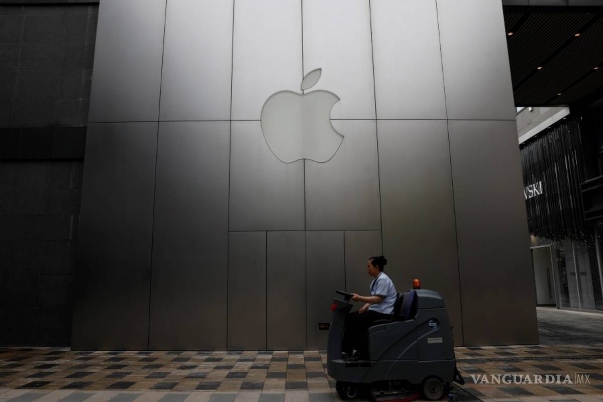 Celulares, laptops, entran en una lista de 3,805 categorías a las que EU aplicará aranceles a China