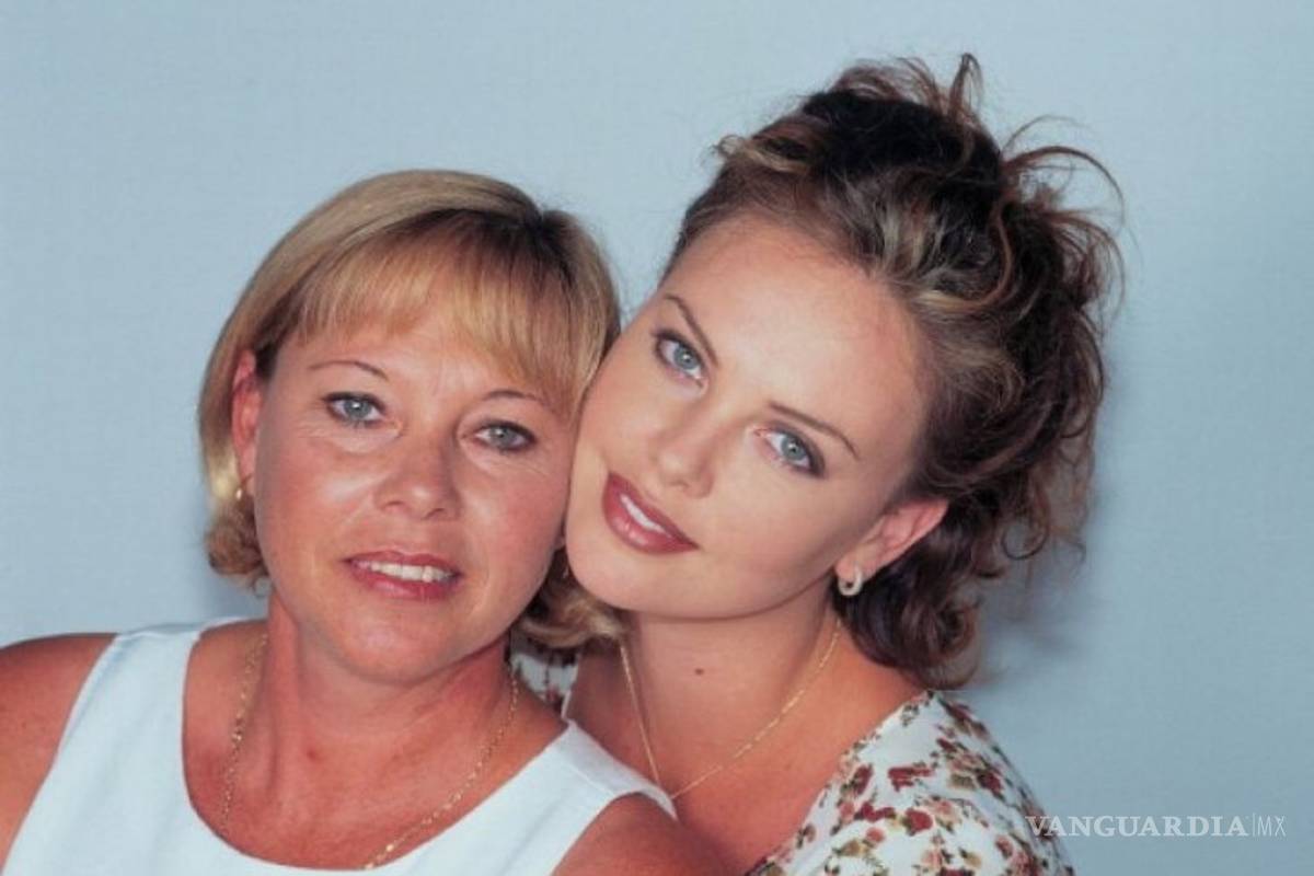 $!Charlize Theron cuenta como su madre mató a su padre de varios disparos frente a ella