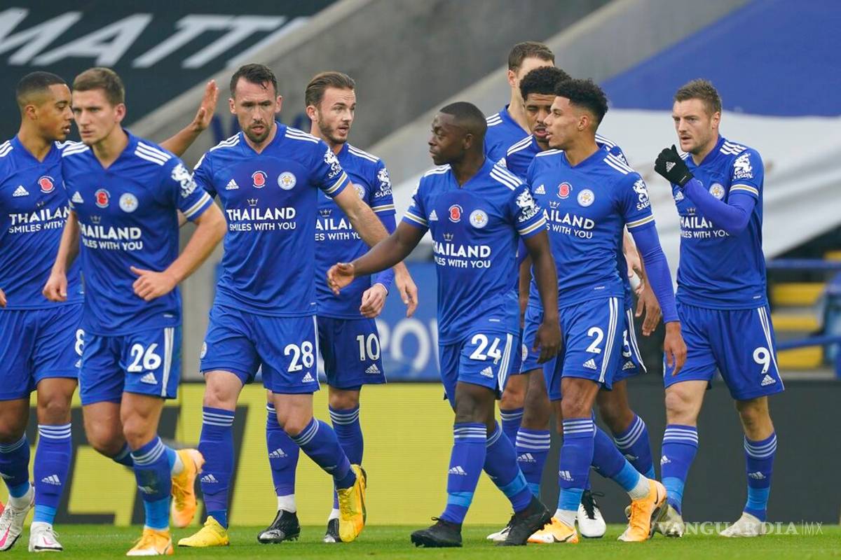 Leicester City se roba la cima de la Premier tras vencer a Jiménez y los Wolves