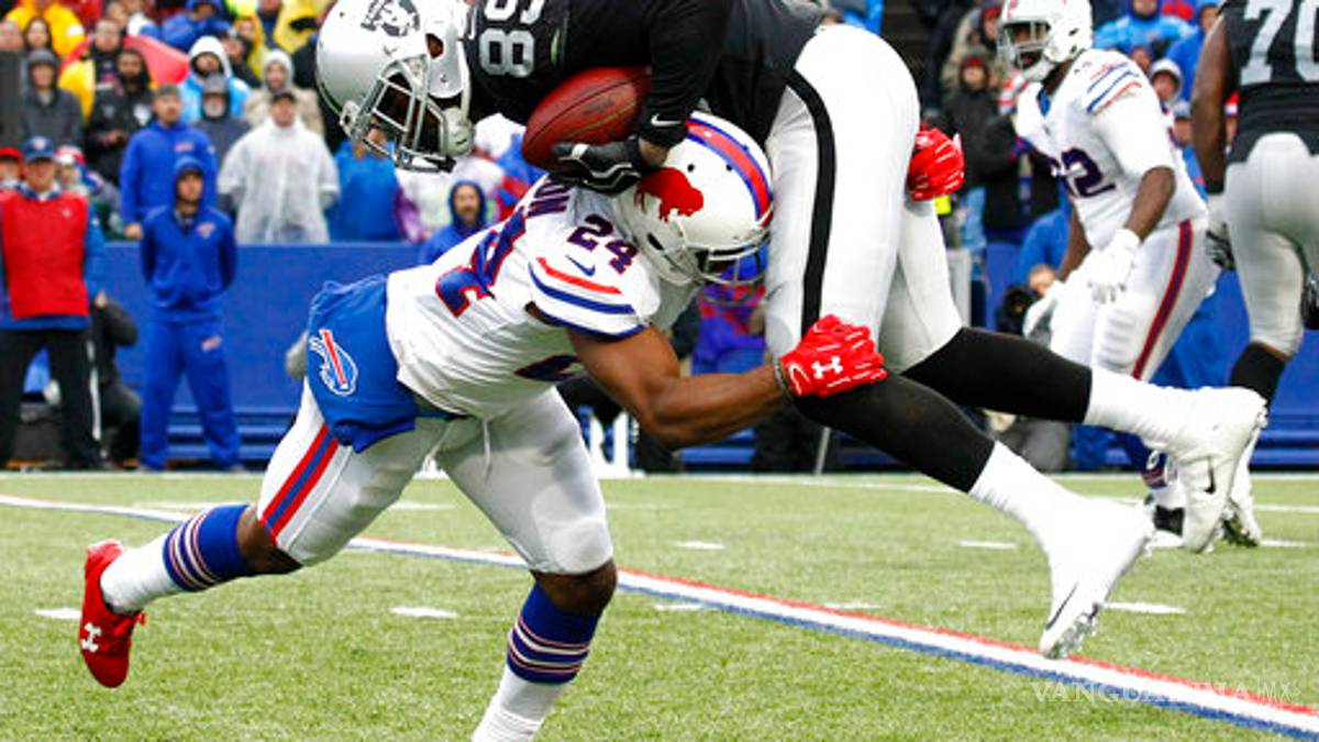 Bills embisten a los Raiders