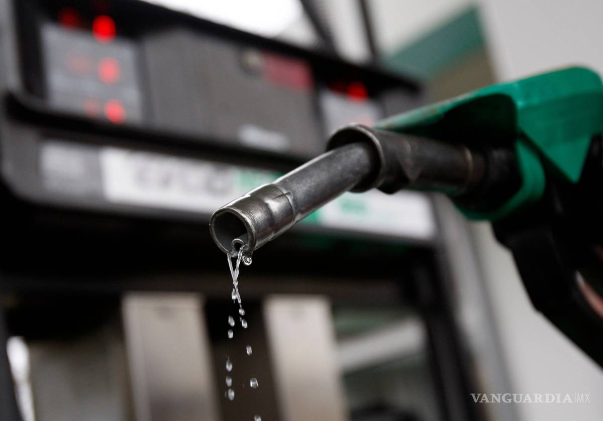 $!Gasolina no subirá de precio pese a alza del petróleo, afirma AMLO