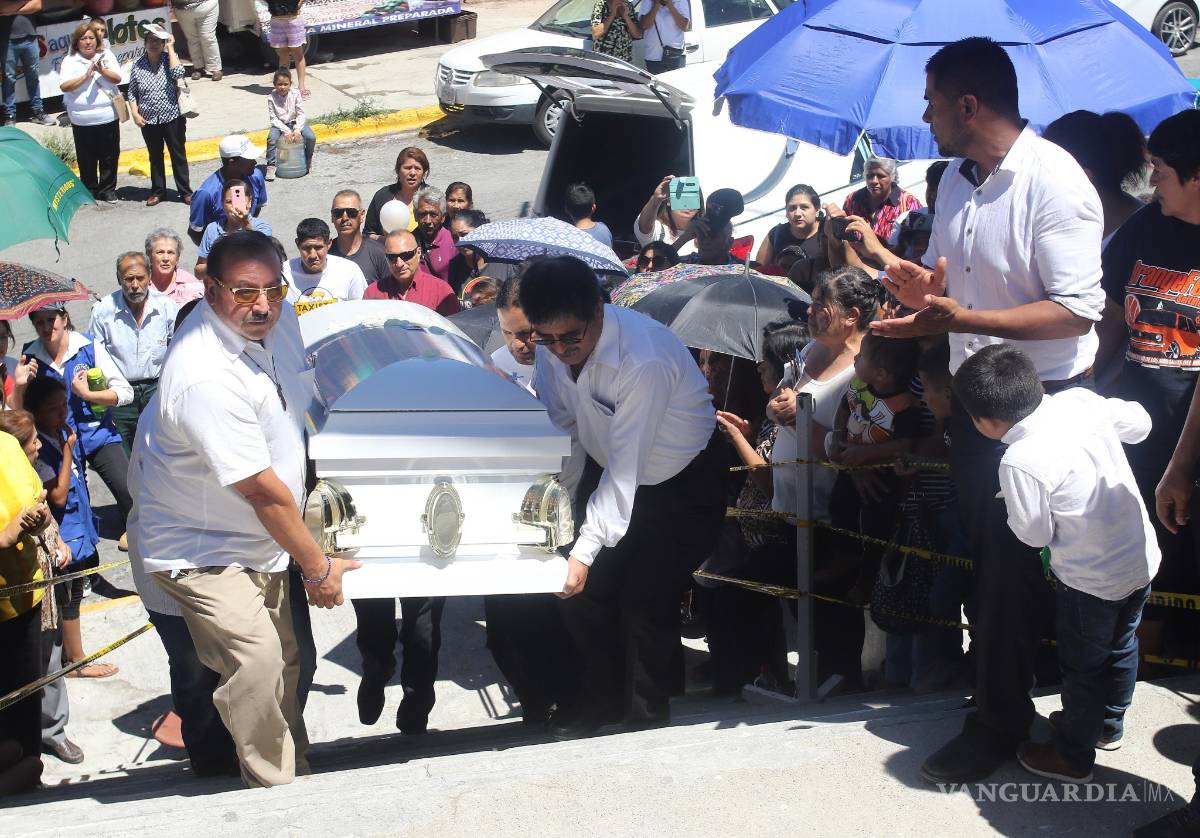 $!Despiden con mariachi al sacerdote exorcista de la Diócesis de Saltillo