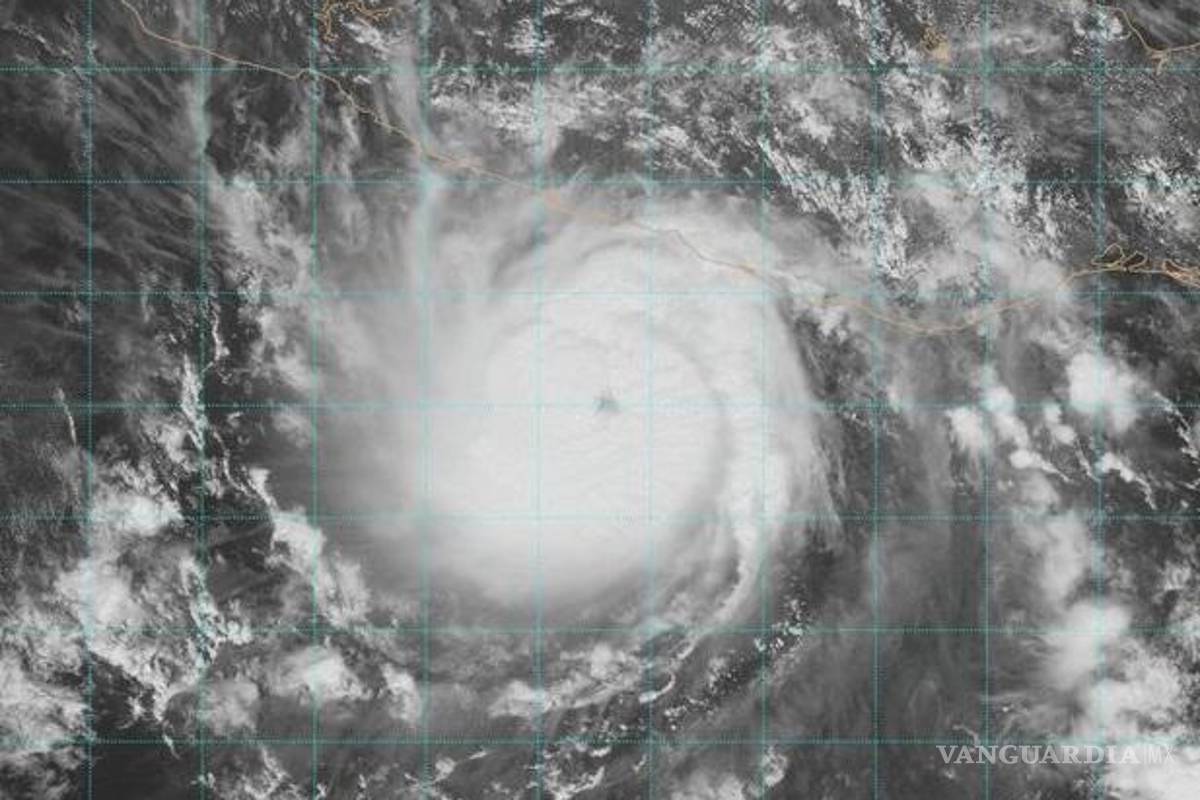 El huracán ‘Otis’ se fortalece rápidamente antes de tocar tierra, ya categoría 3