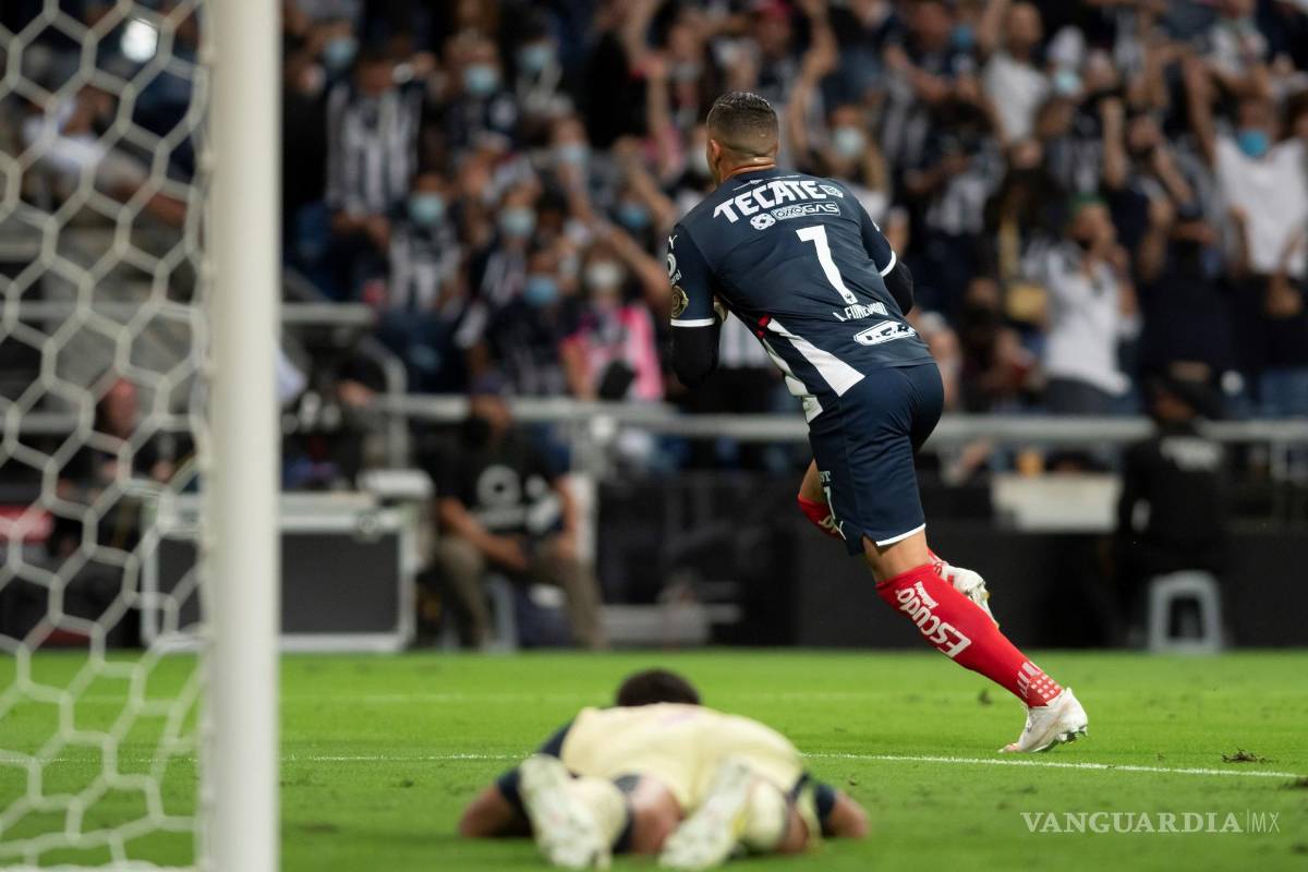 ¡Qué oso!... aficionados destrozan a Sebastián Cáceres por su terrible error en el gol de Rayados (video)
