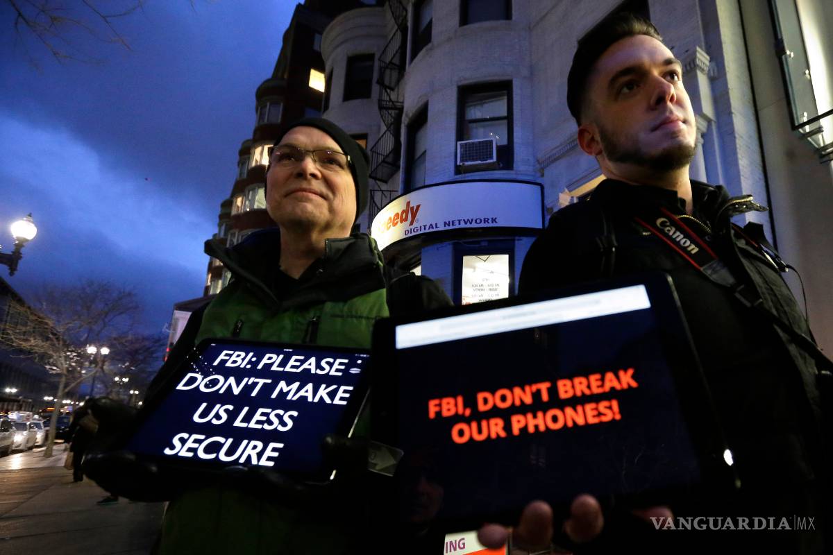 Desbloquear iPhone conduciría a “estado policial”, alerta defensa de Apple